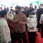 Pantau Vaksinasi di Pesantren Denanyar Jombang, Kapolda Jatim Berpesan