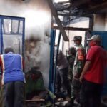 Lupa Matikan Tungku, Rumah Nenek di Situbondo Terbakar