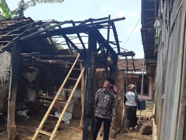 Gegara Puntung Rokok, Rumah Warga Situbondo Terbakar 