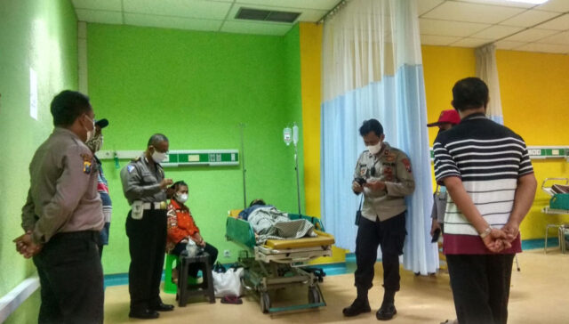 Diduga Keracunan Menu Hajatan, Puluhan Warga di Nganjuk Dilarikan ke Rumah Sakit