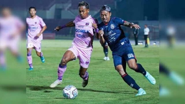 Arema FC Ditahan Imbang Persita dengan Gol di Menit Terakhir