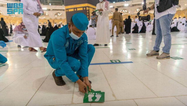 Arab Saudi Izinkan Kapasitas Penuh, Tanda Jaga Jarak di Masjidilharam Dilepas