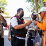 Operasi Yustisi di Jombang, Petugas Borong Makanan PKL untuk Dibagikan