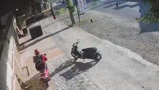 Viral, Pencuri ‘Tukar Motor’ di Kediri Terekam CCTV