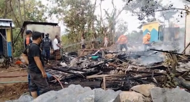 Kompor Lupa Dimatikan, Tiga Rumah Warga Mojokerto Ludes Terbakar