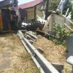 Truk Pengangkut Pipa Terguling di Situbondo, Sopir Tewas Terjepit