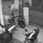 Aksi Pencurian 2 Motor di Rumah Kos Jember Terekam CCTV