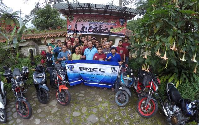 Para bikers BMCC Surabaya tetap menggelar touring meski di masa pandemi Covid-19