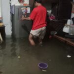 Hujan Deras Mengguyur Surabaya, Rumah Warga Banjir Selutut Orang Dewasa