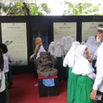 Seratusan Siswa MI Belajar Tentang Benda Purbakala di Festival Watu Gilang Mojokrapak Jombang
