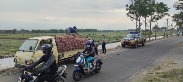 Patroli Prokes Covid-19, Polisi di Nganjuk Sasar Area Persawahan