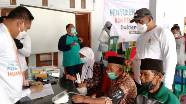 Program ‘Dokter Traveller’ Beri Pelayanan Kesehatan Gratis ke Daerah Terpencil di Situbondo