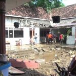 Banjir di Jember Jebolkan Tembok Dua Pesantren, Santri Diungsikan