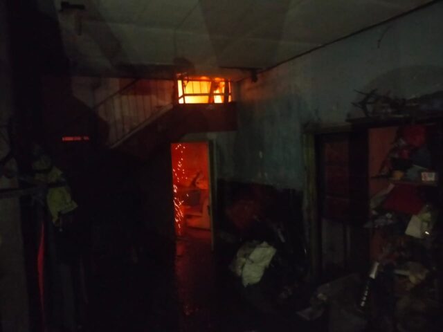 Jelang Salat Subuh, Rumah Warga di Blitar Hangus Terbakar