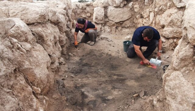 Arkeolog Israel Temukan Bukti Asal-usul Kisah Hanukkah di Benteng Berumur 2.100 Tahun