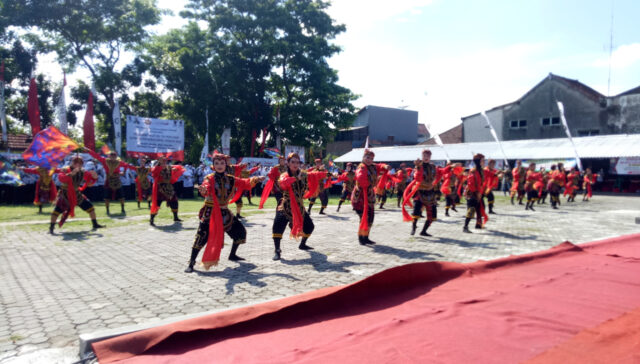 Puluhan Pendidik di Jombang Suguhkan Tari Remo Massal di Perigatan Hari Guru