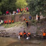 Antisipasi Banjir, Petugas Bersih-Bersih Sungai Kedak Kota Kediri