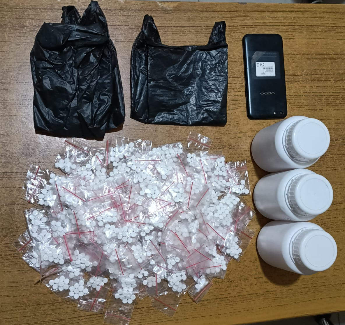 Pengendar Narkoba di Mojokerto Ditangkap, Ribuan Pil Double L Disita 