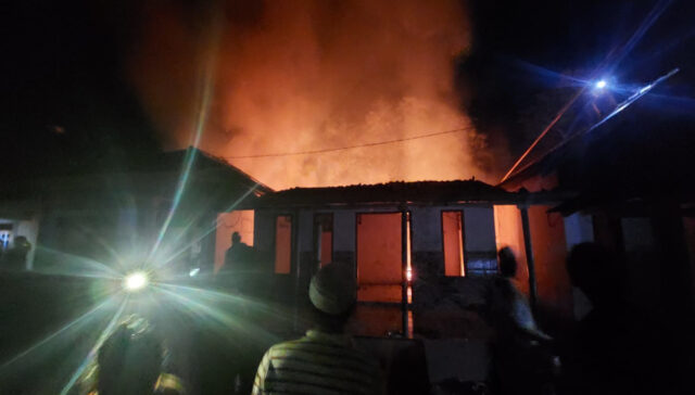 Empat Rumah di Probolinggo Terbakar Hebat, Penghuni Selamat