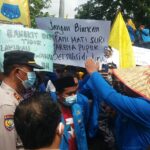 Demo Ratusan Aktivis PMII Situbondo, Bentrok dengan Polisi 