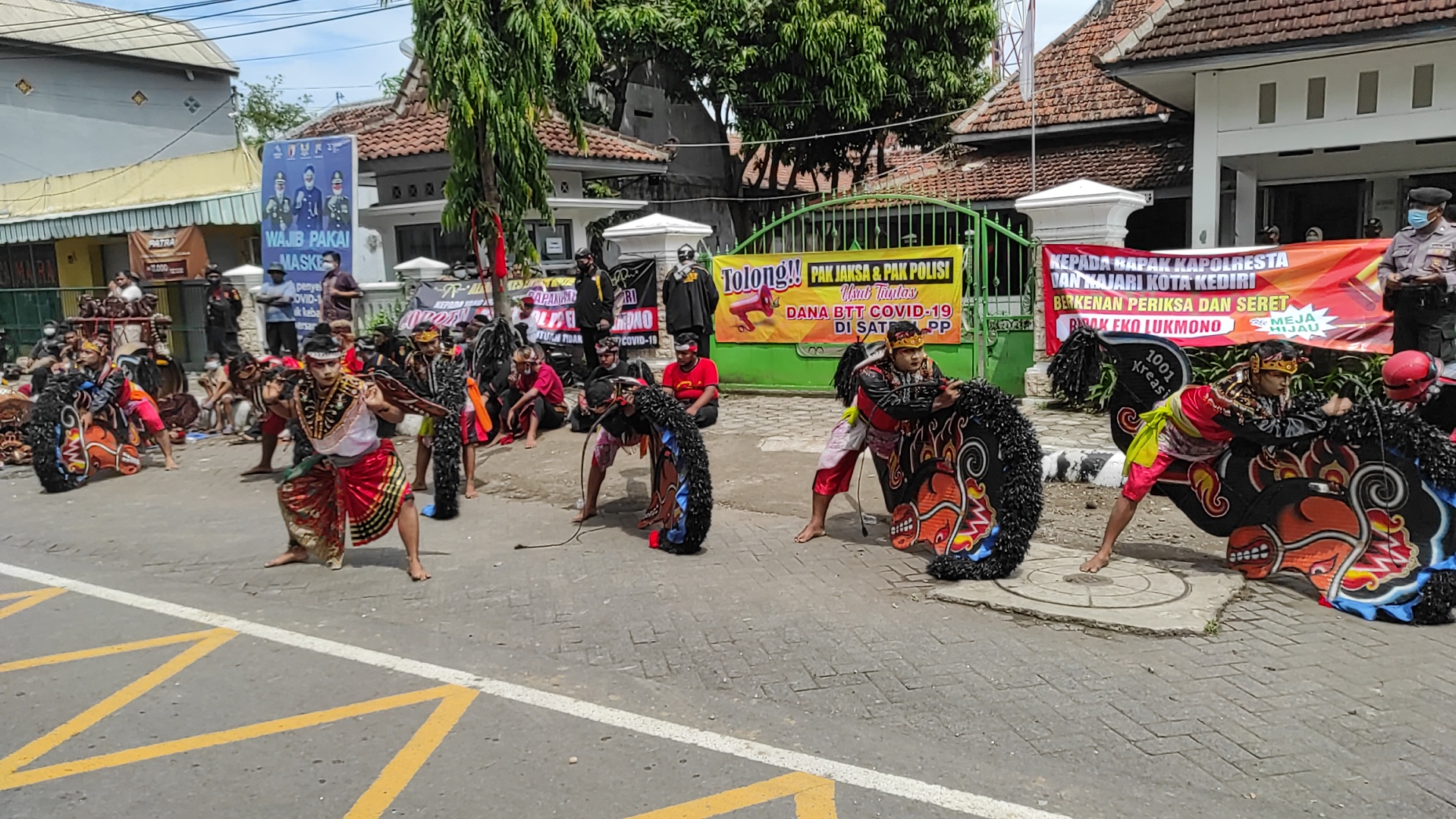 Menilai Kasatpol PP Kota Kediri Arogan, Seniman Tuntut Dicopot