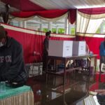 Pilkades Serentak di Jember, Ada TPS Kebanjiran, Warga Tetap Nyoblos