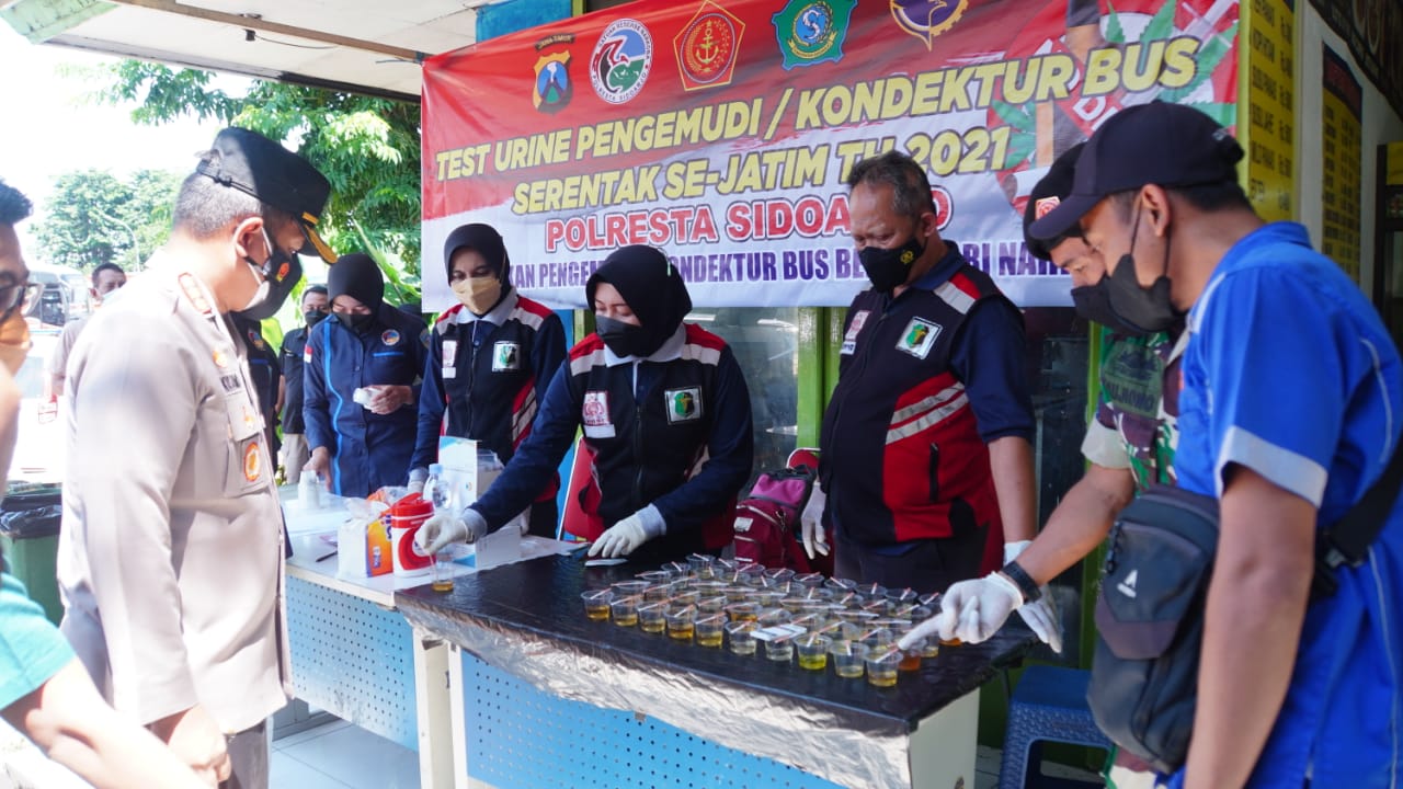 Puluhan Sopir dan Kondektur Bus di Terminal Purabaya Jalani Tes Urine, Satu Orang Positif