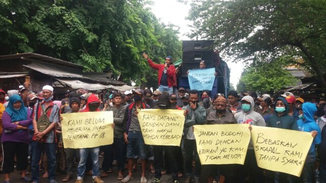 Tuntut Pembebasan 50 Nelayan, Ratusan Nelayan Kota Probolinggo, Luruk Kantor KKP PDSKP di Situbondo