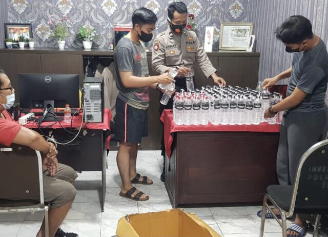 Nyamar Jadi Pembeli, Polisi Tangkap Warga Surabaya Penjual Miras di Mojokerto 