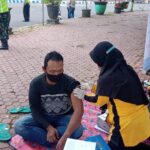 Petugas Gabungan di Bondowoso Gelar Grebek Vaksinasi ke Pejalan Kaki dan Pemotor