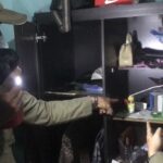 Gerebek Rumah Kos, Petugas Satpol PP Kota Mojokerto Temukan Alat Hisap Sabu
