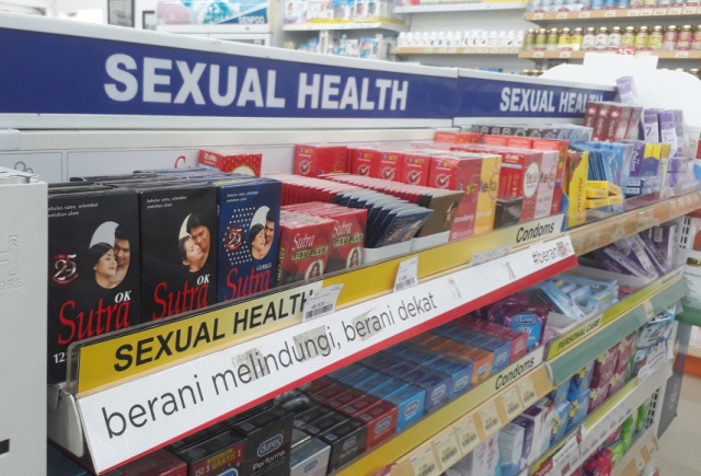 Penjualan Kondom Jelang Tahun Baru 2022 di Surabaya Naik Tipis