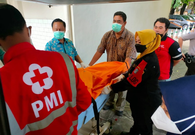 Jenazah korban saat berada di kamar mayat RSUD dr Soetomo Surabaya, Rabu (22/12/2021).