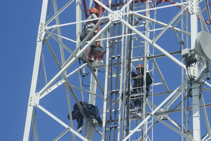 Remaja Pria Probolinggo Coba Bunuh Diri Panjat Tower, Ternyata Ini Alasannya