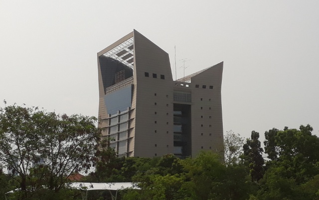 Ini Gedung Pusat Riset yang disebut-sebut paling angker di ITS Surabaya, hantu tanpa kepala kerap muncul di gedung ini