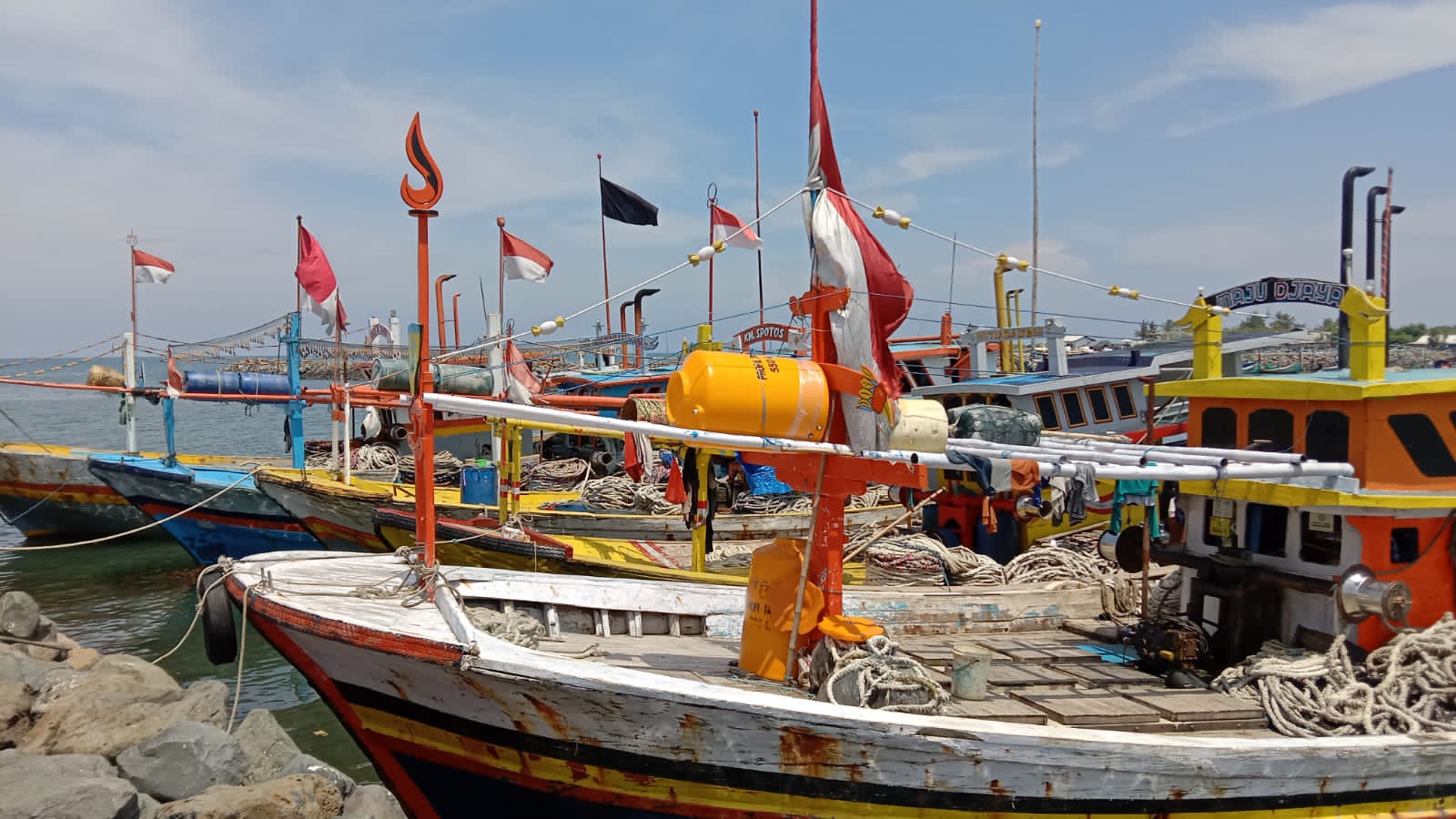 KKP Tangkap 5 Kapal Motor Ikan Cantrang di Perairan Kalbut Situbondo