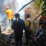 Lupa Matikan Tungku Usai Memasak, Rumah Warga Blitar Terbakar