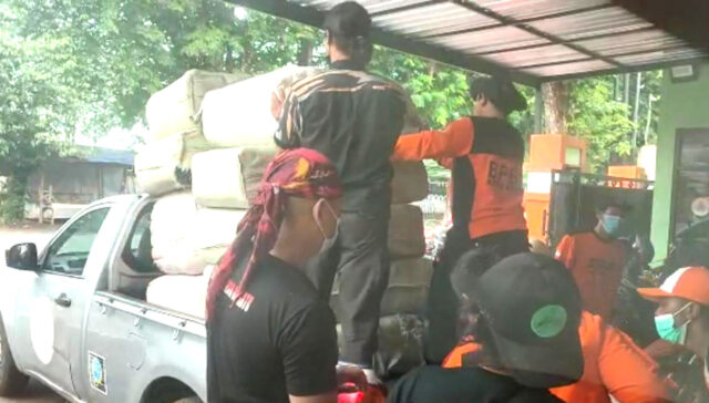 Beras dan Makanan Siap Saji untuk Korban Erupsi Semeru Meluncur dari Kabupaten Kediri