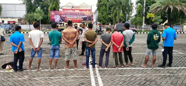 Diduga Rebutan Pacar, Puluhan Pemuda Terlibat Tawuran di Jalbus Situbondo