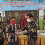 Upah Pekerja Peningkatan RTLH Jombang Diserah Terimakan