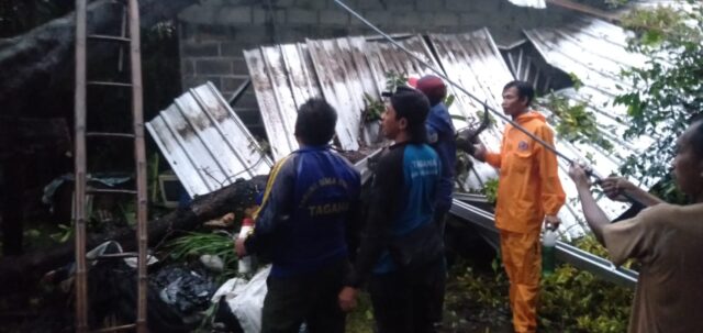 Selain Menelan Korban Anggota TNI, Puting Beliung di Situbondo Rusak Belasan Rumah