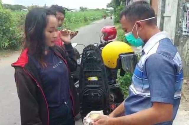 Cewek Cantik di Kediri Diciduk Polisi Gegara Bawa Tas Isi Sabu