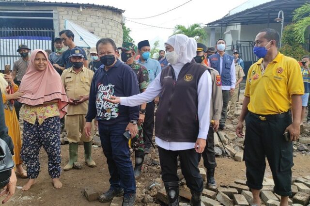 Kunjungi Warga Terdampak Banjir di Jember, Gubernur Ingatkan Fenomena La Nina