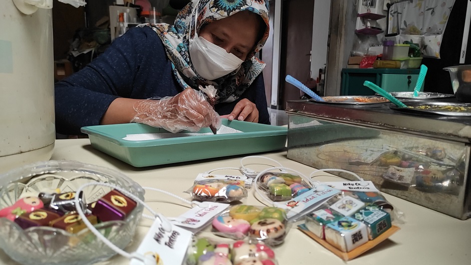 Ibu Rumah Tangga di Kediri Ini Raup Untung dari Bikin Cokelat Karakter