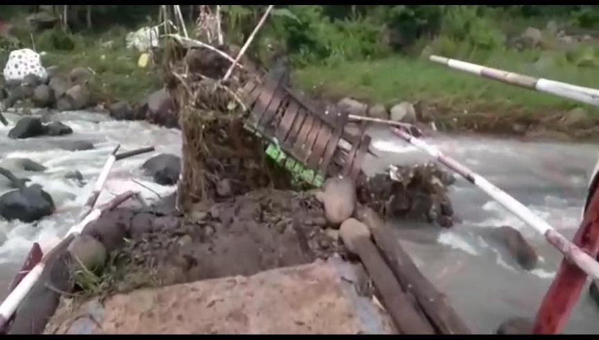 Jembatan Putus, Ratusan KK di Situbondo Terancam Terisolir 