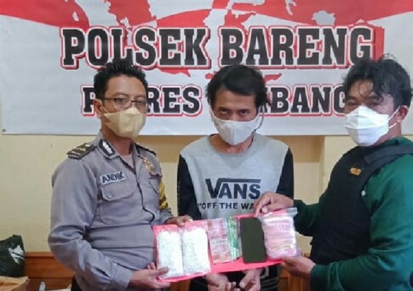 Polsek Bareng Jombang Sita Ribuan Pil Koplo dari Seorang Kuli Bangunan