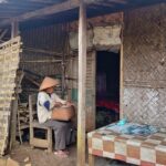 Miris, Wanita Tua Buruh Tani di Jember Tinggal di Rumah Keropos Nyaris Ambruk