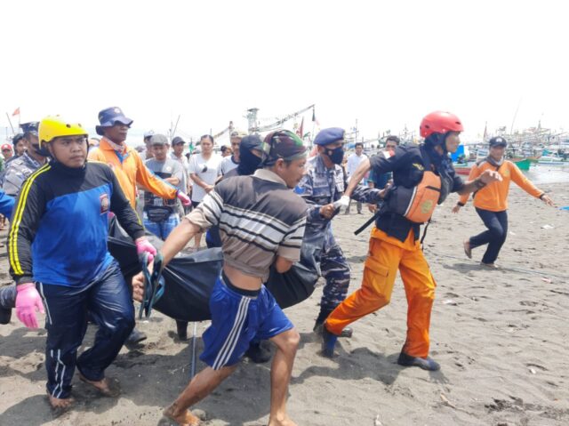 Tiga Hari Hilang, Jasad Nelayan Disambar Petir di Situbondo Ditemukan Mengapung
