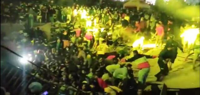 Viral Video Panggung Musik di Kediri Ambruk, Penonton Jatuh ke Kolam