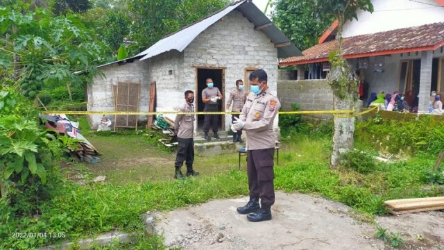 Hidup Sendirian, Kakek di Blitar Ditemukan Tewas Membusuk